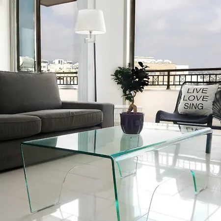 Elegant 2 Bedroom In The Heart Of דירה פאפוס