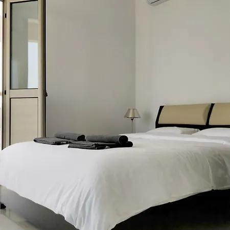 דירה Elegant 2 Bedroom In The Heart Of פאפוס