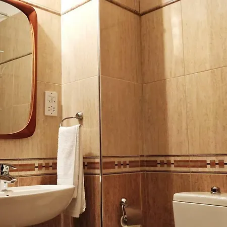 Elegant 2 Bedroom In The Heart Of פאפוס