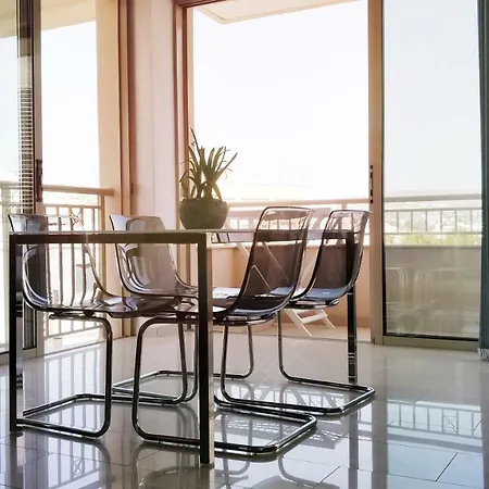Elegant 2 Bedroom In The Heart Of *