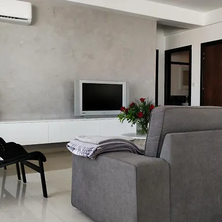 Elegant 2 Bedroom In The Heart Of