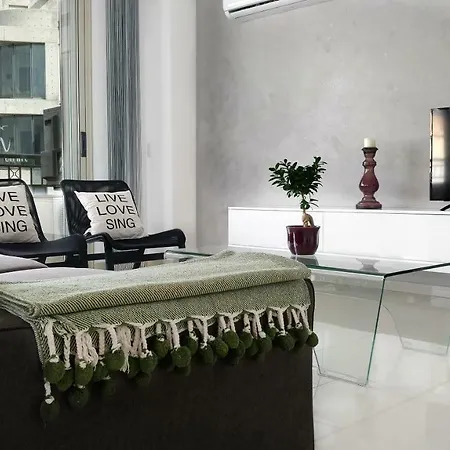 Elegant 2 Bedroom In The Heart Of *