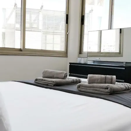 Elegant 2 Bedroom In The Heart Of Διαμέρισμα *