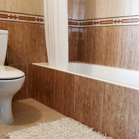 Elegant 2 Bedroom In The Heart Of