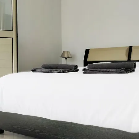 Elegant 2 Bedroom In The Heart Of Pafos