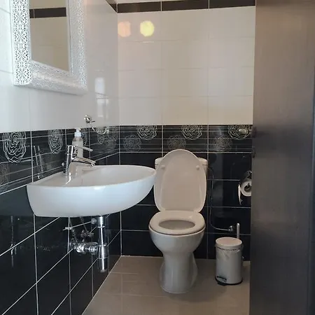 Elegant 2 Bedroom In The Heart Of